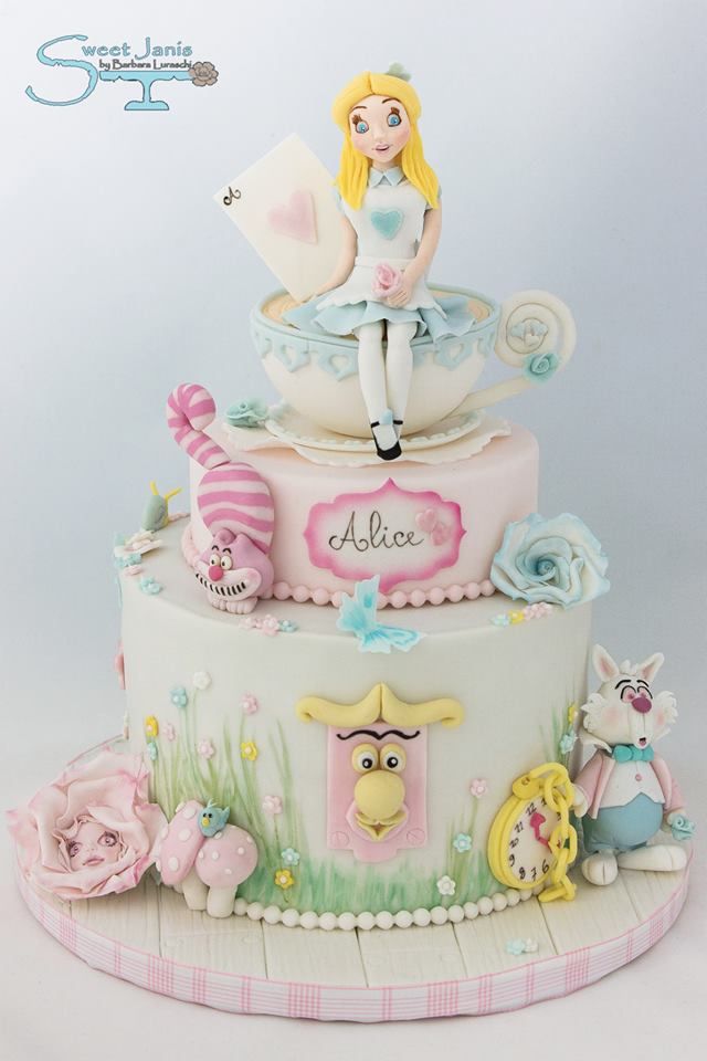 Some Alice in wonderland cake Ideas / Alice in wonderland themed cake