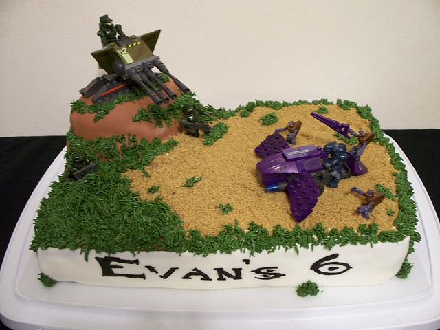 Halo Cakes Ideas / Halo Themed Cakes