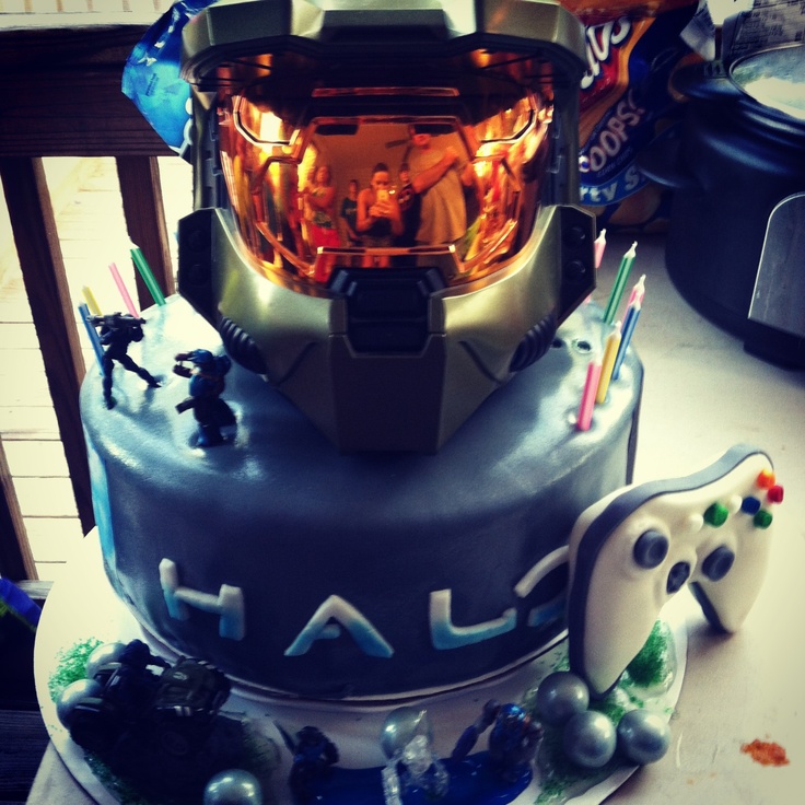 Halo Cakes Ideas / Halo Themed Cakes