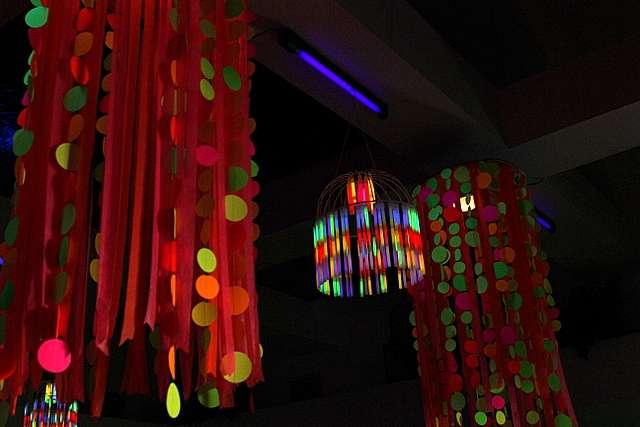 8-glow-party-chandelier-idea