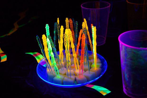 9-glowing-food-picks-party-idea