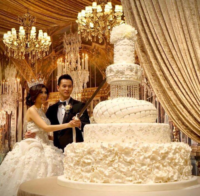 big-white-wedding-cake-ideas-696x684