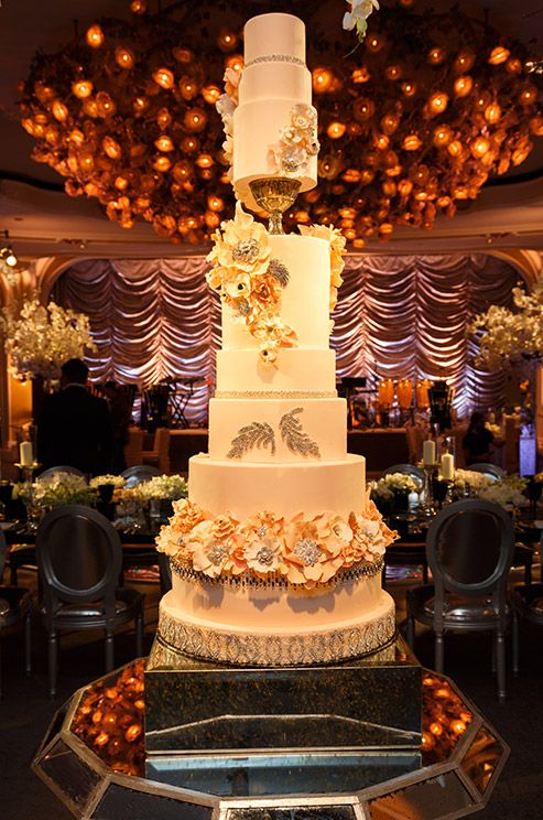 huge-wedding-cake-with-sugar-coral-flowers