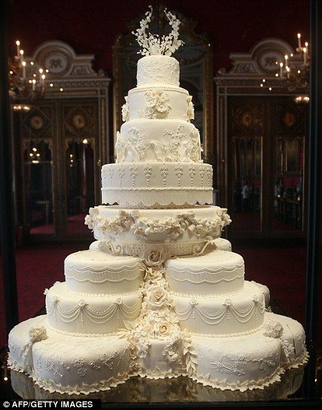 white-big-wedding-cake