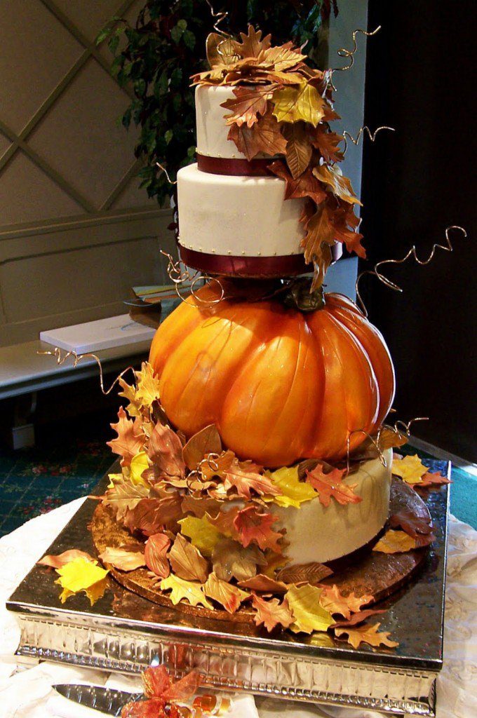 Wedding-Cake-with-A-Pumpkin