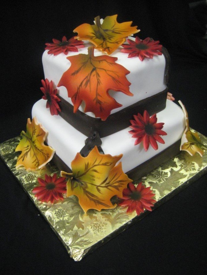 Wedding-Cake-with-Golden-Leaves