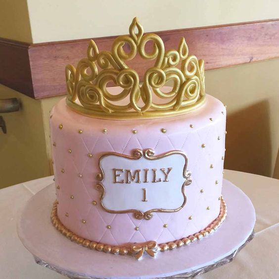 Some beautiful Tiara themed Cakes / International Tiara Day Cake ideas