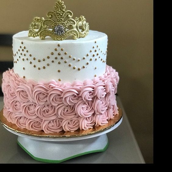 Some beautiful Tiara themed Cakes / International Tiara Day Cake ideas